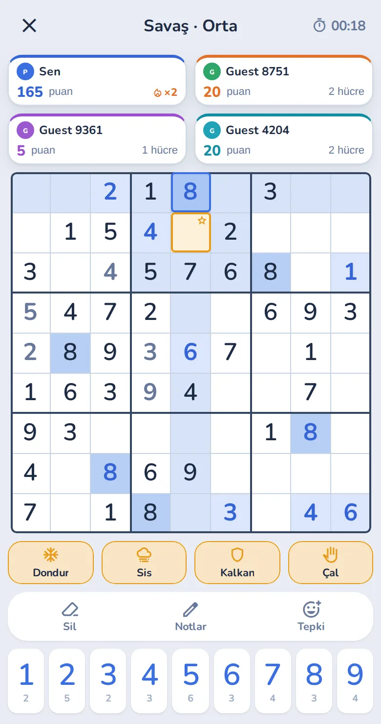 Sudoku Knockout’ta bir Savaş oyunu: dört oyuncu, ortak bir tahta ve kullanıma hazır güçlendirmeler.